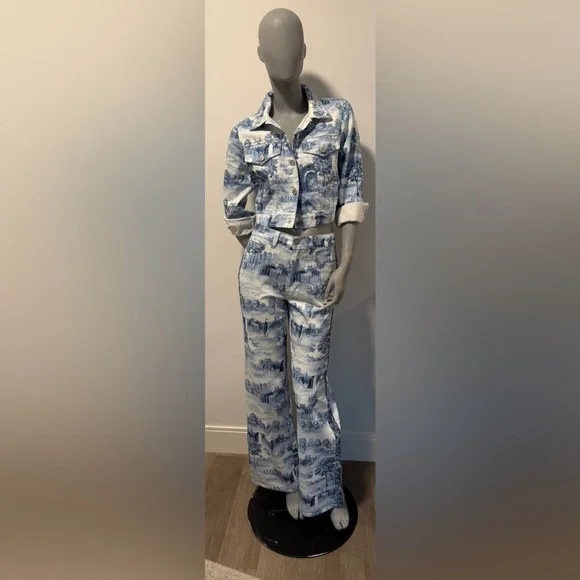 Alice + Olivia Scenic Blue and White Jean Jacket - Picture 2 of 6